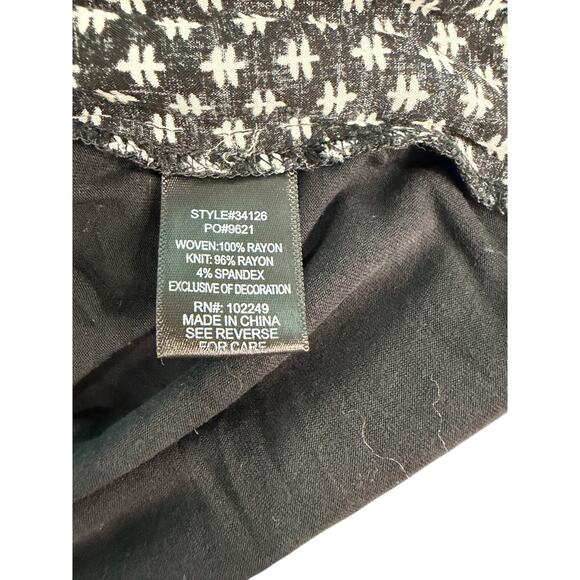 Skies Are Blue Black White Print Top V Neck Contrast Detail Rayon Spandex L EUC - Picture 6 of 7